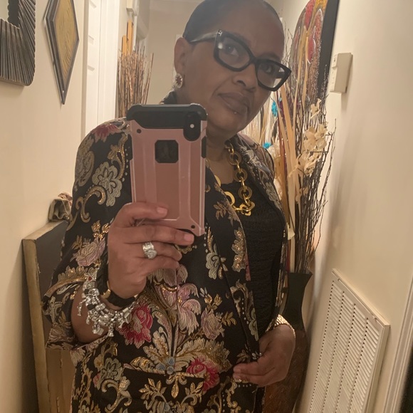 NWT..Silk Like Tapestry Blazer - Picture 6 of 8